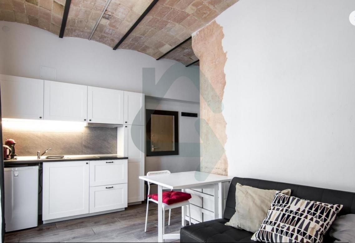 Cozy Apartment In Sants Barcelona Exterior photo